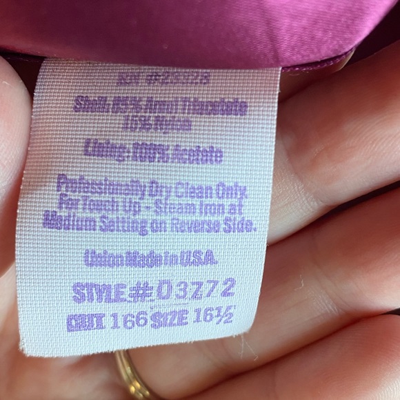 Veloura brand 1960’s Womens peacoat. Like new condition. Deep plum/purple. - Picture 11 of 12